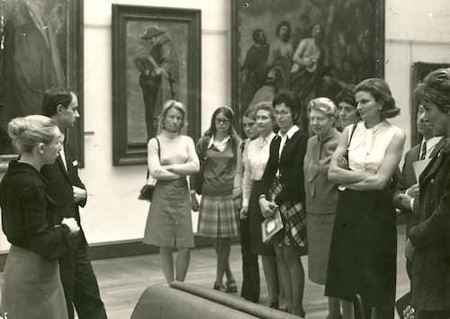 Visite guidee au-Palais des Beaux-Arts de Lille dans les annees 1970